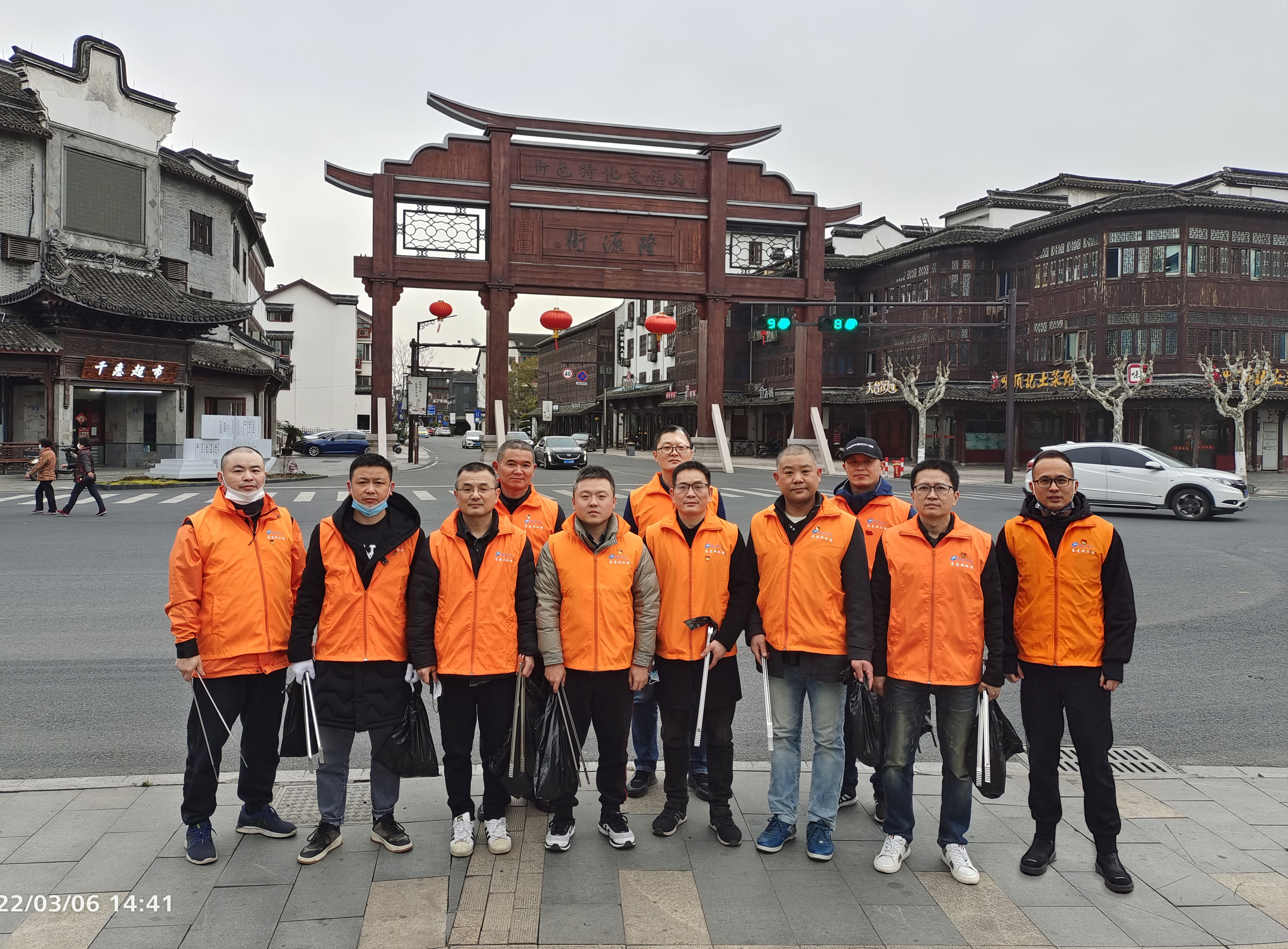 1659924914572968520F.jpg 合影.jpg