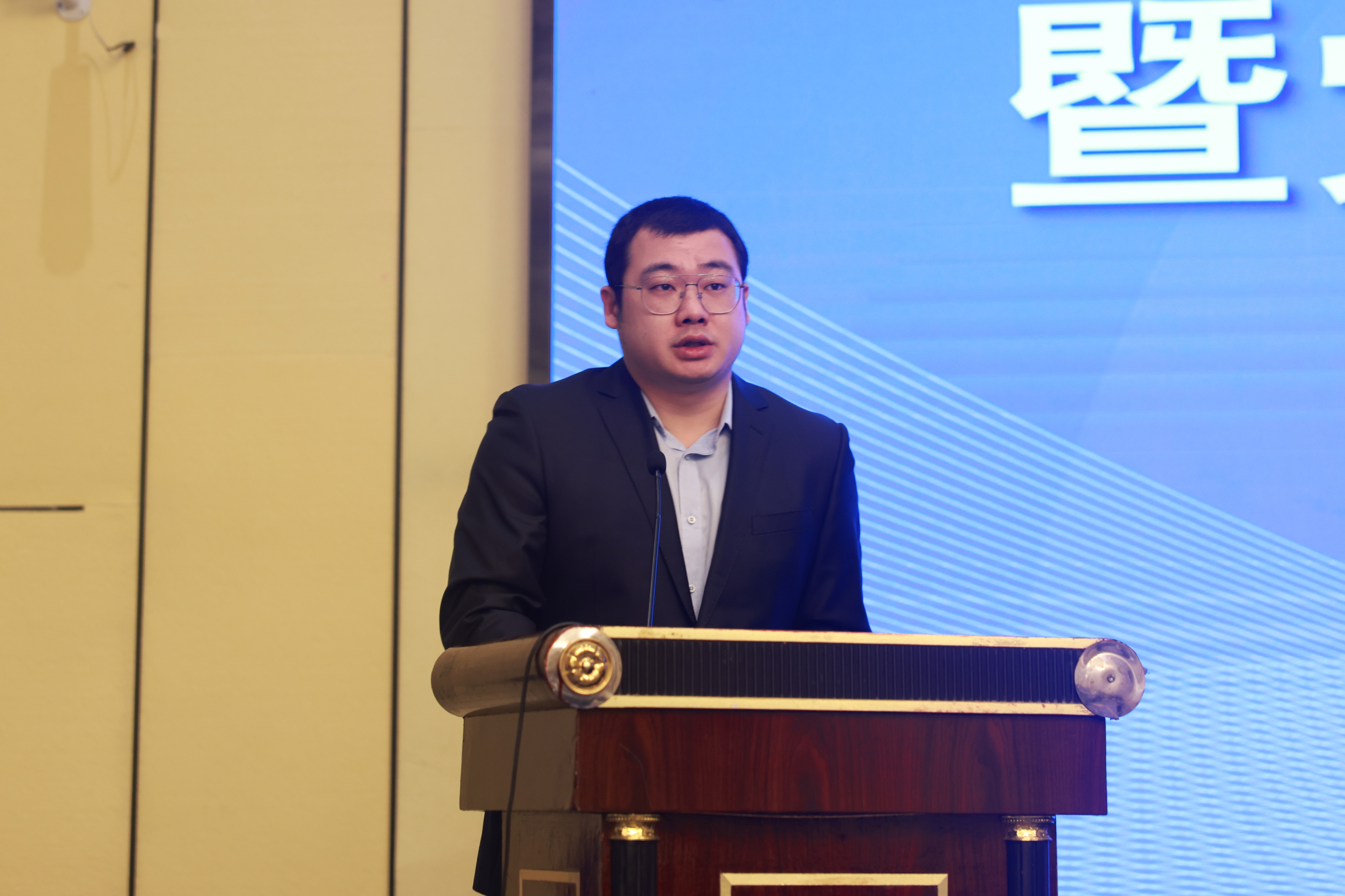 1706840192123905BBAB.jpg 1706840192123905BBAB.jpg