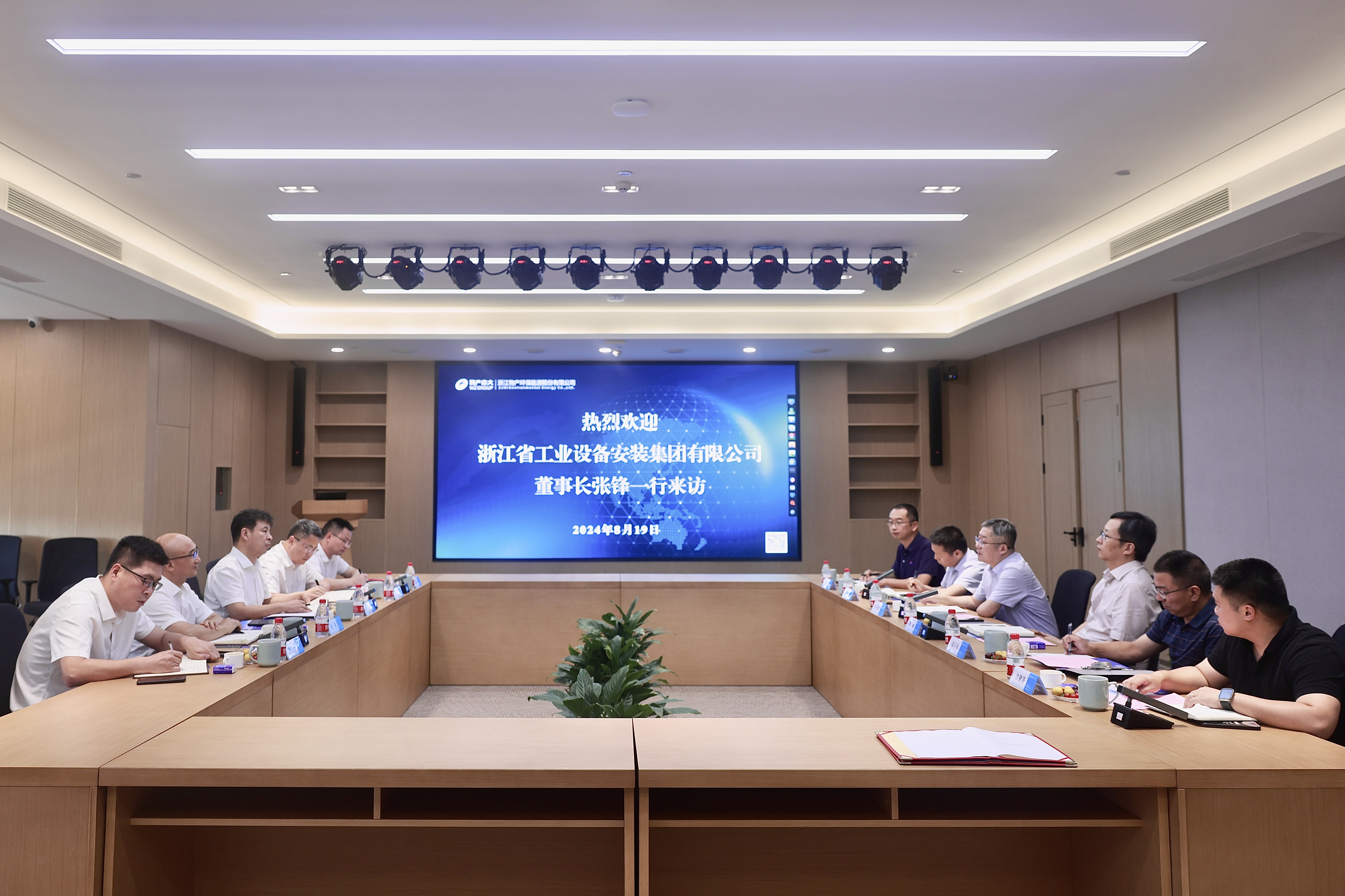 172422926560042280B9.jpg 172422926560042280B9.jpg